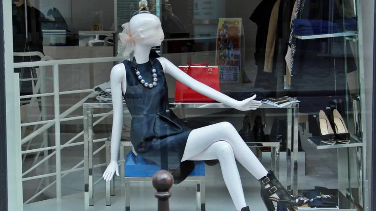 Une vitrine de boutique en centre-ville