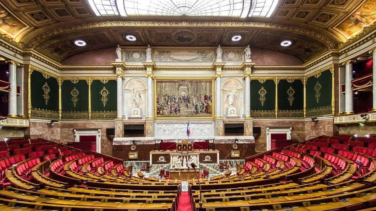 L&rsquo;hémicycle de l&rsquo;Assemblée nationale à Paris, où les députés examinent le budget 2027