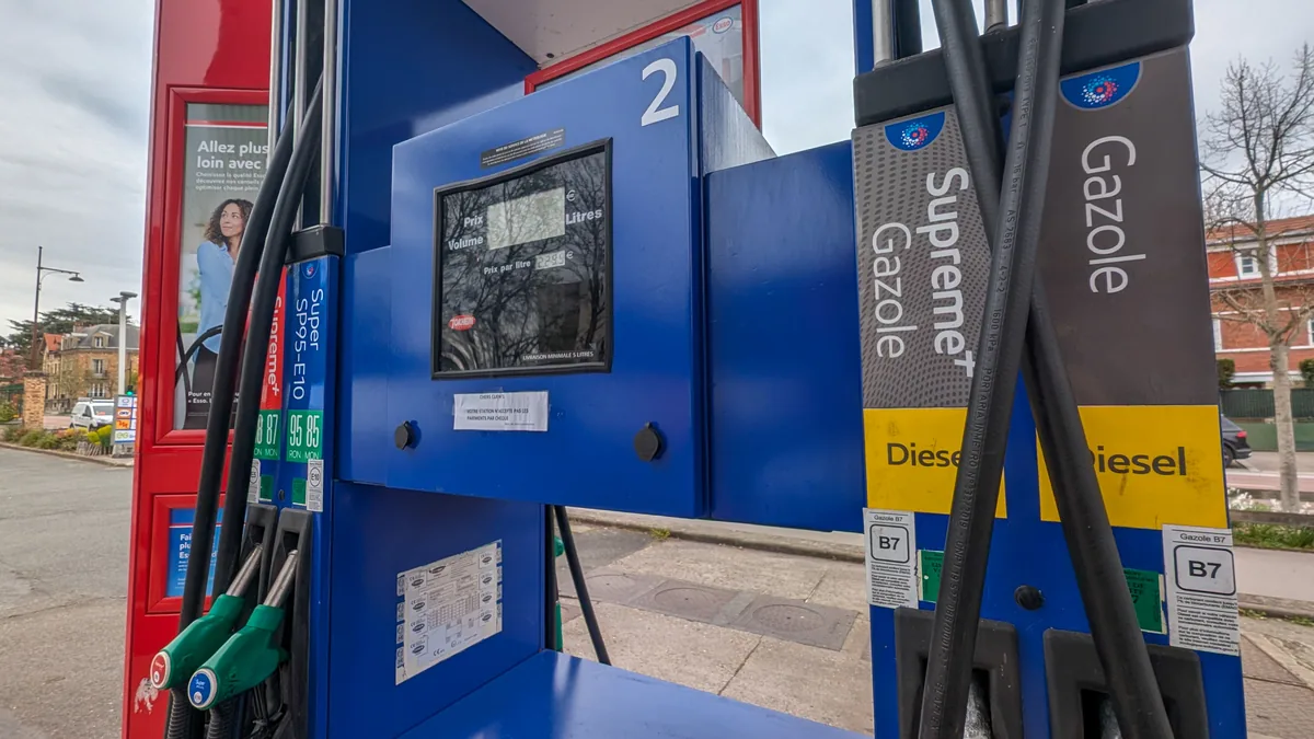 Gazole : 2,24 € le litre, record historique — Washington met Bruxelles sous pression