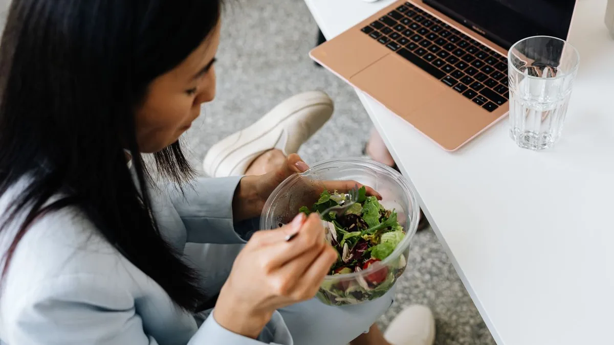 Un repas équilibré, à heures régulières