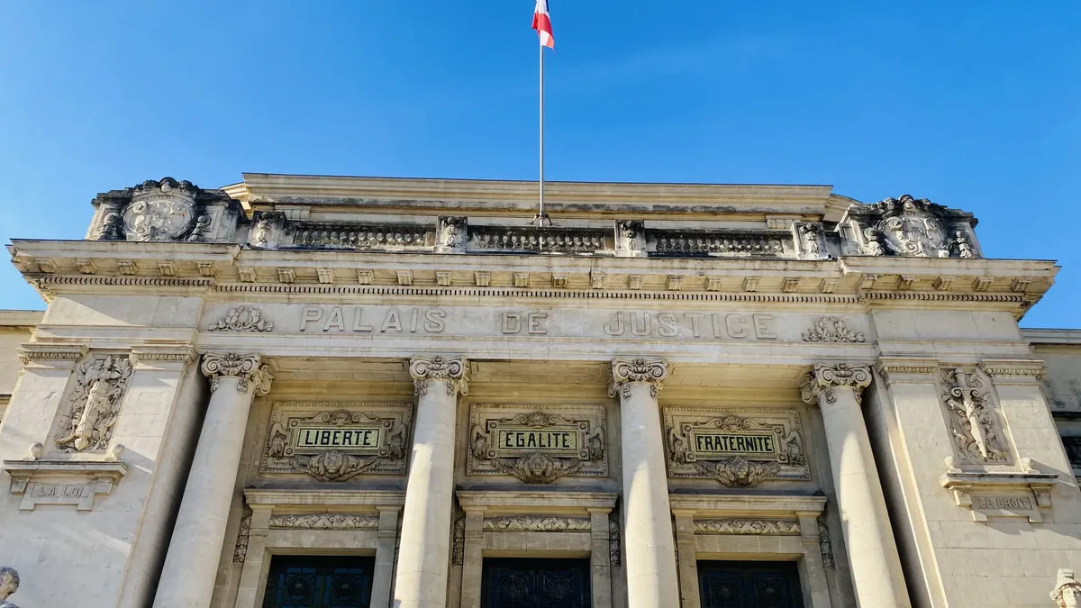 Un palais de justice français, symbole de la justice
