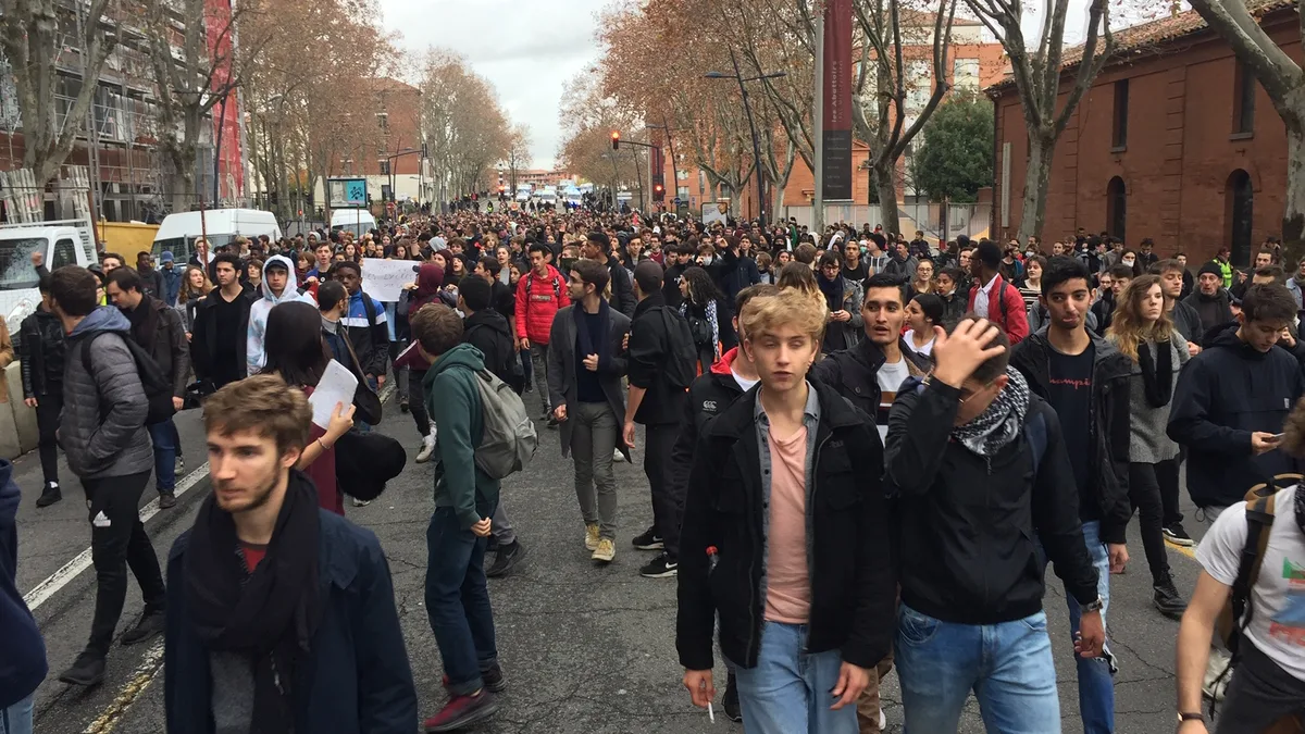 Des jeunes lors d&rsquo;une manifestation de lycéens
