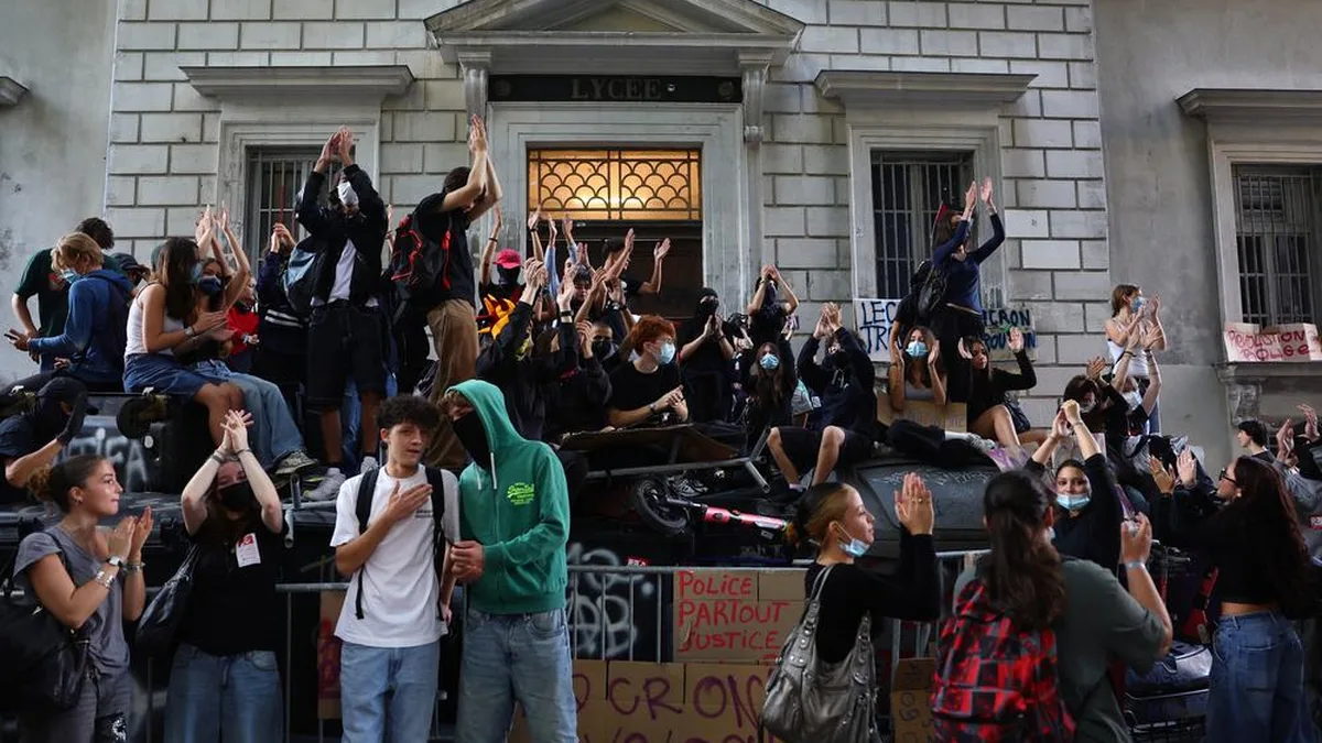 Blocus lycéens : les ministres reçoivent les organisations ce 15 octobre, le 17 octobre s'annonce chaud