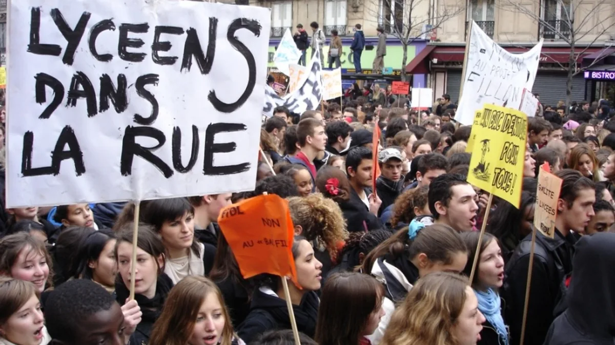 Des lycéens manifestent en France