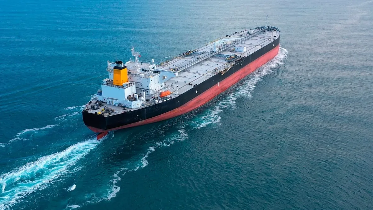 Un pétrolier en mer, symbole des tensions sur l&rsquo;approvisionnement mondial