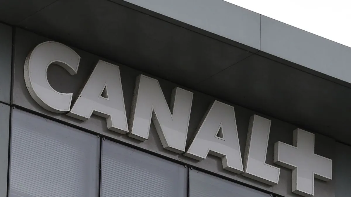 L&rsquo;enseigne Canal+ sur le siège de la chaîne