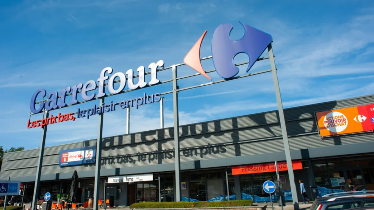 Les rayons d&rsquo;un hypermarché Carrefour à Montesson