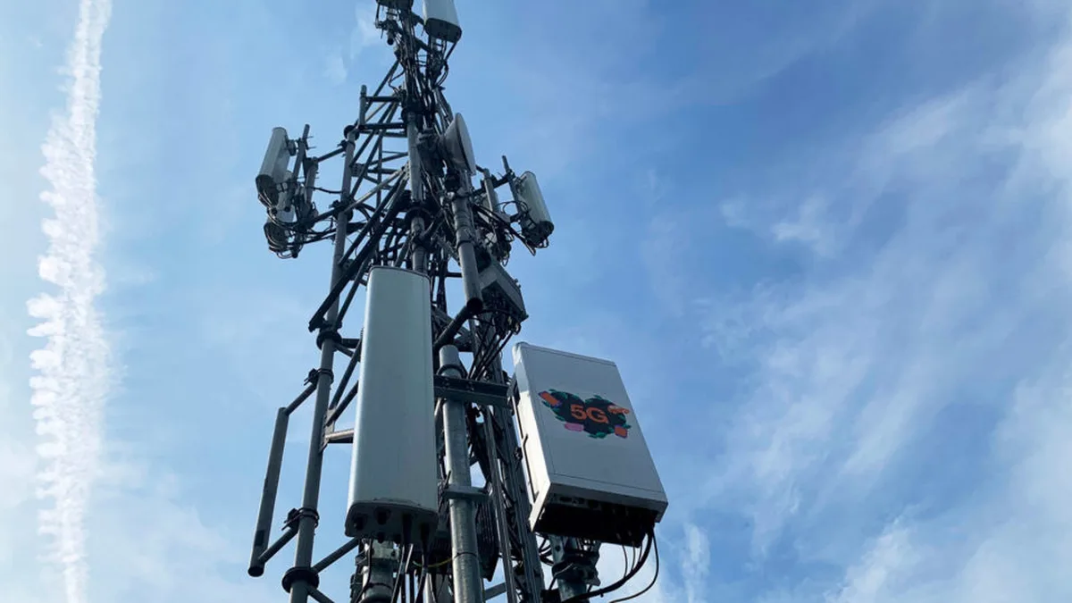 Une antenne 5G : la bascule vers le nouveau cœur de réseau est pointée du doigt
