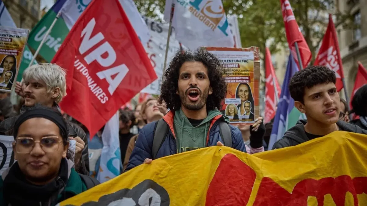 Des manifestants dans un cortège étudiant à Paris