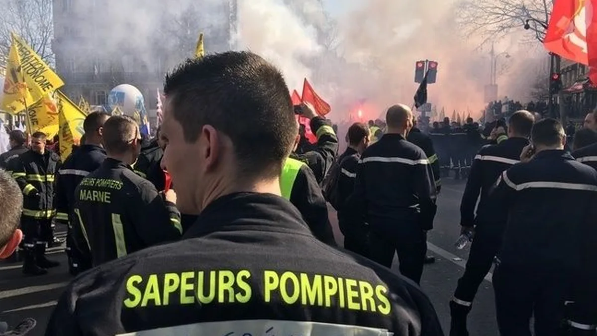 Manifestation : 8 000 pompiers « en colère » défilent à Paris