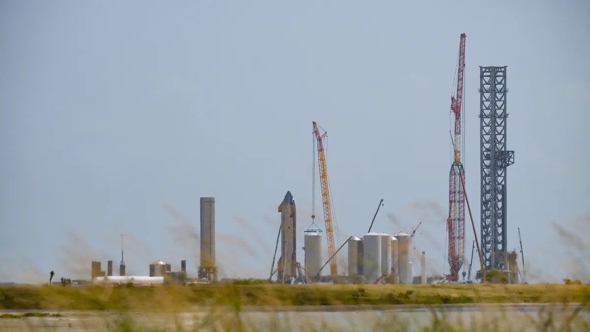 La tour de lancement et les installations de Starbase à Boca Chica