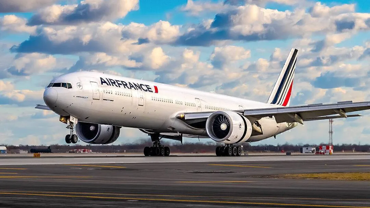 Un avion d&rsquo;Air France sur la piste