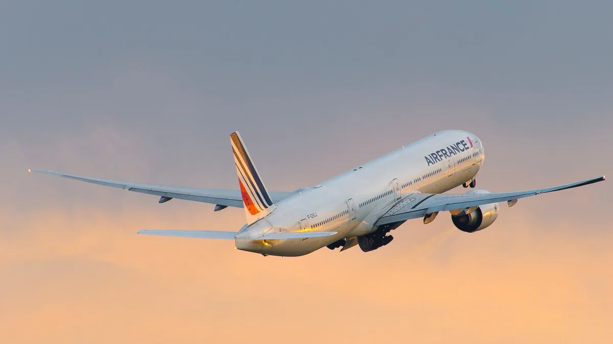 Toussaint : les avions risquent de rester au sol du 17 au 21 octobre, que faire si votre vol est annulé ?