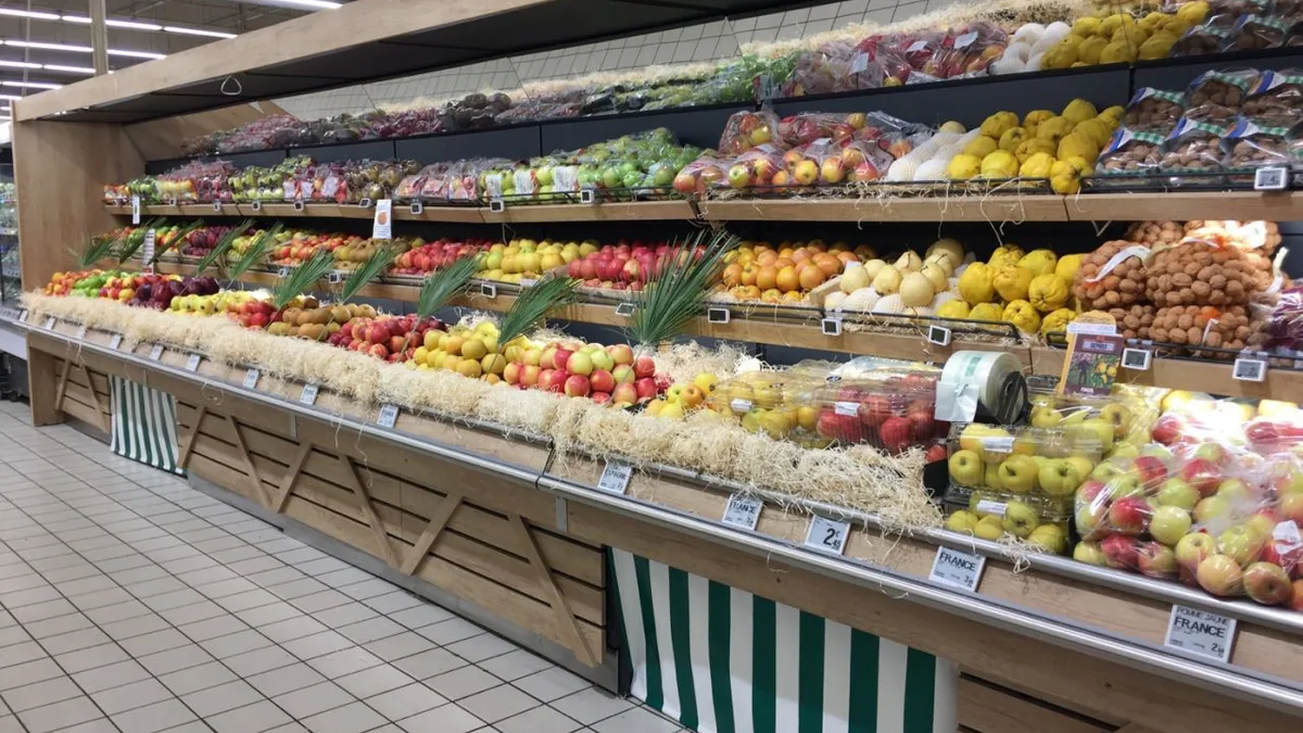 Rayon fruits et légumes d&rsquo;un supermarché en automne