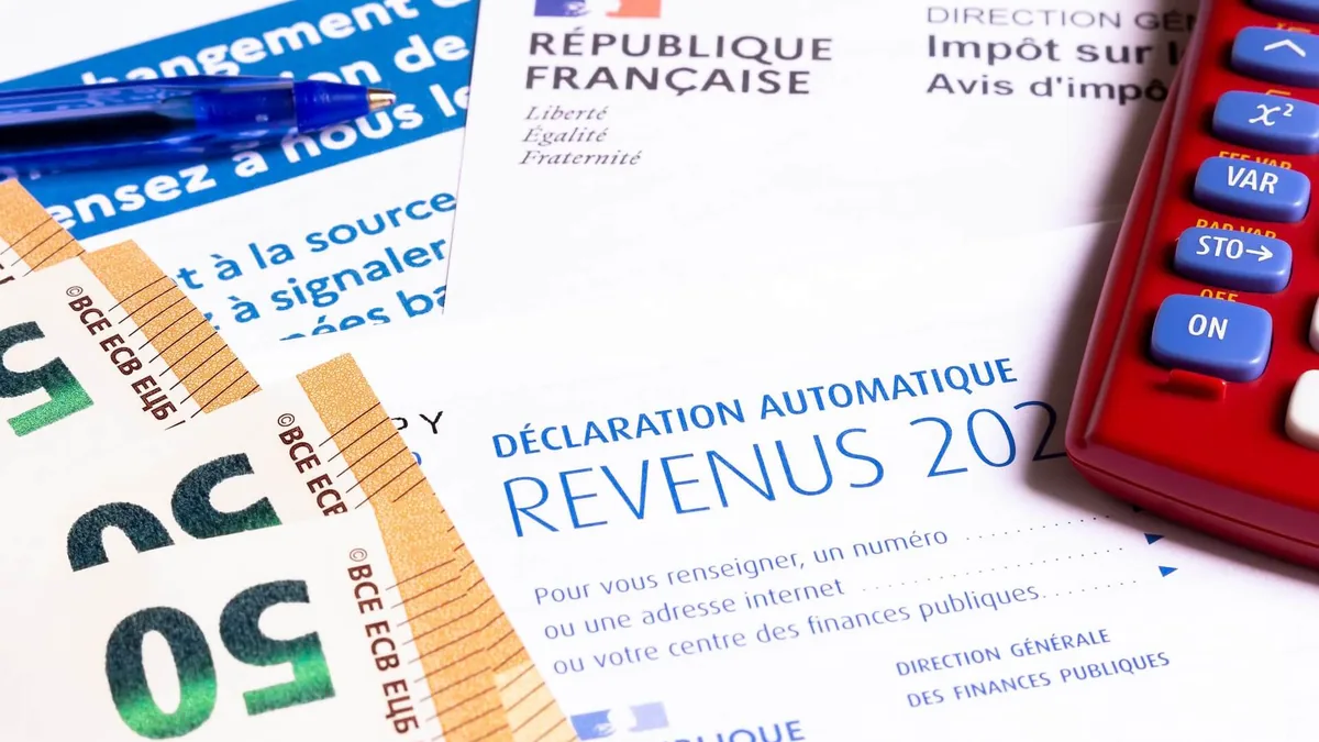 Documents fiscaux français, avis d&rsquo;imposition et calculatrice