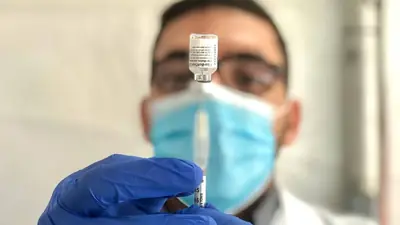 13 octobre : une pénurie de seringues menace la campagne de vaccination