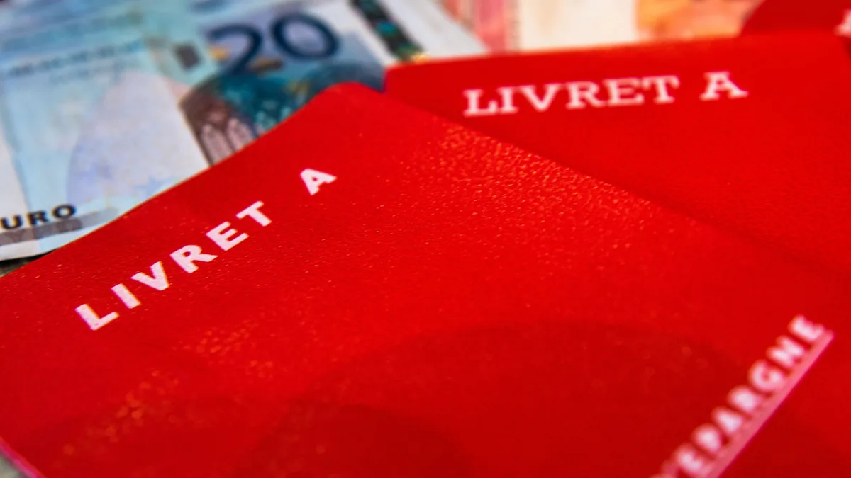 Des livrets A rouges, le placement préféré des Français