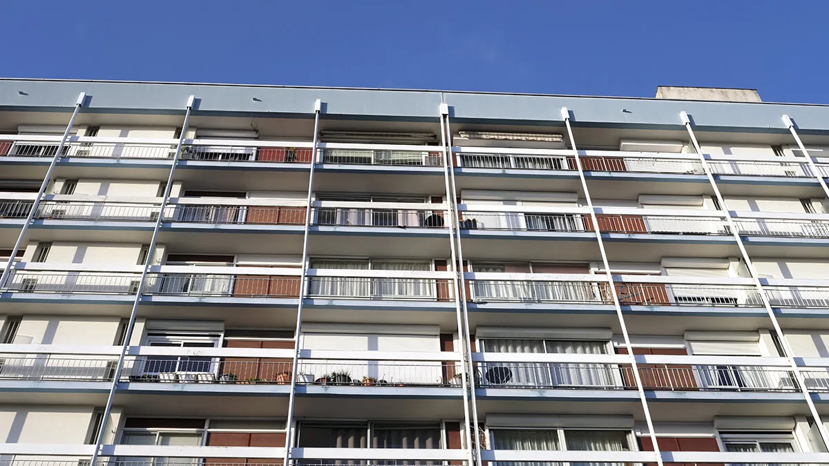 Un immeuble de logements sociaux, cible des rénovations financées par l&rsquo;épargne