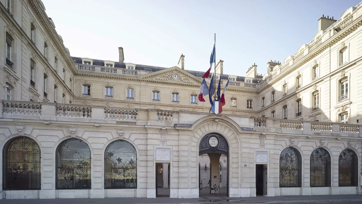 Épargne oubliée : 8 milliards d'euros dormants, et l'État veut prélever 17 % dès 2027