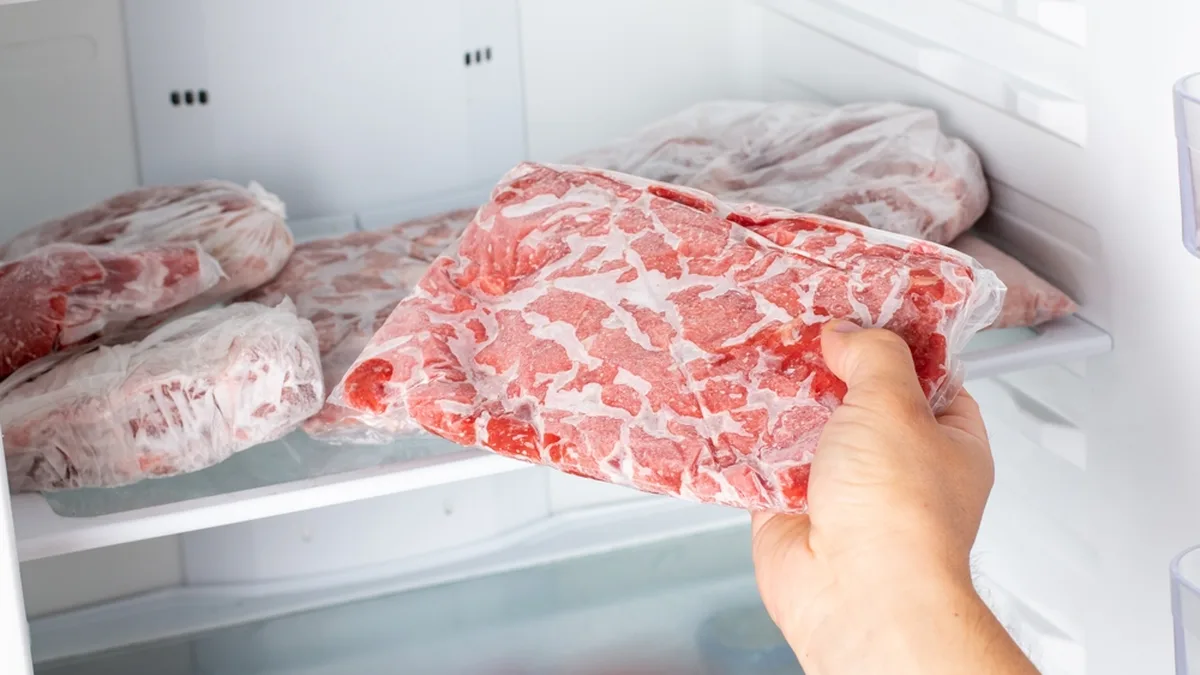 Viande congelée dans un congélateur familial