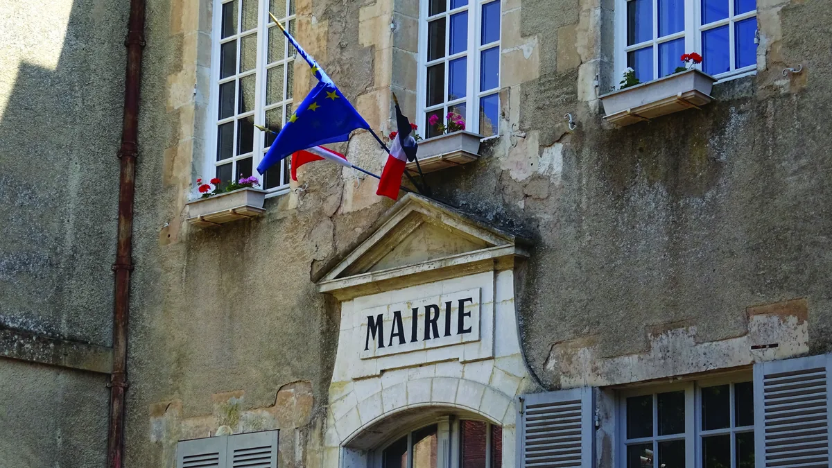 Mairie d&rsquo;une commune française, où les taux de taxe foncière sont votés