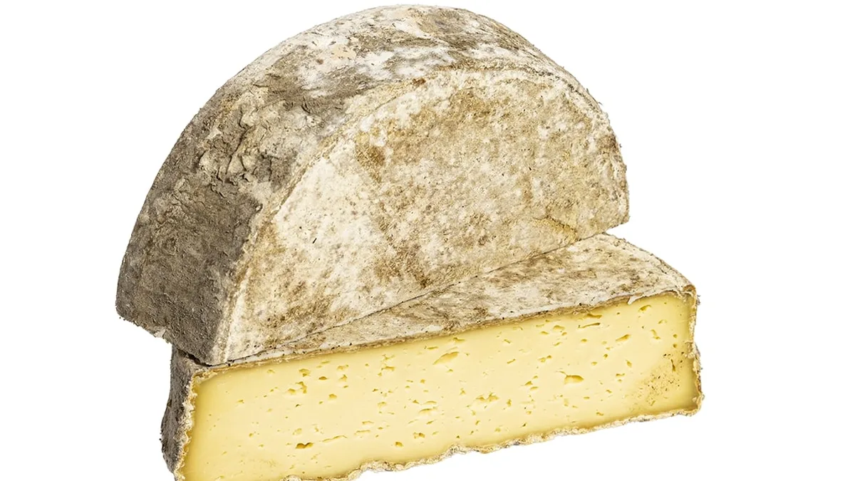 Meule de Tome des Bauges entamée